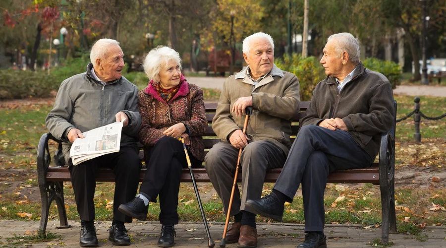 пенсионеры &copy;&nbsp;Изображение сгенерировано нейросетью Gigachat