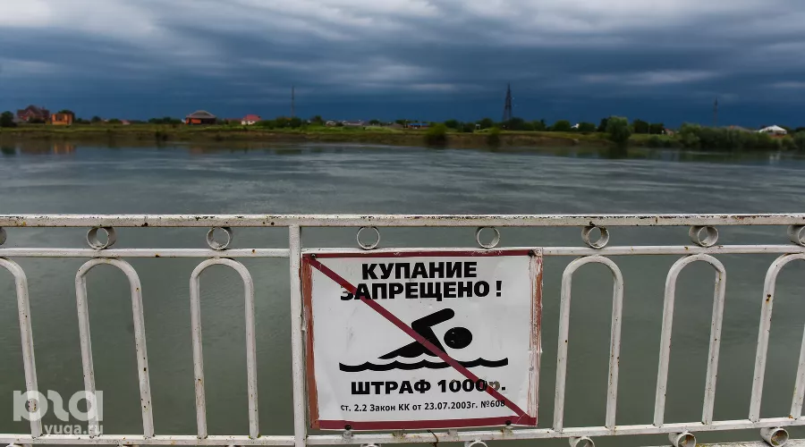 Купание запрещено &copy;&nbsp;Фото Елены Синеок, Юга.ру