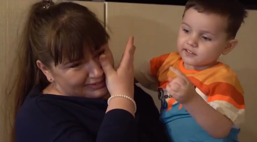 Костя Коровин с мамой &copy;&nbsp;Фото с сайта ГТРК &laquo;Кубань&raquo;, kubantv.ru