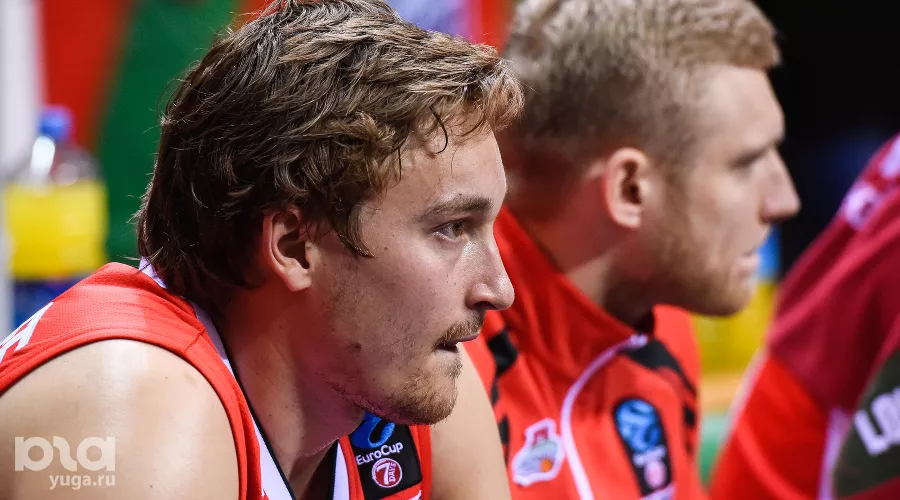 ПБК «Локомотив-Кубань» проиграл «Уникахе» в первом матче 1/2 финала Еврокубка в Краснодаре. Райан Брокхофф и Денис Захаров &copy;&nbsp;Фото Елены Синеок, Юга.ру