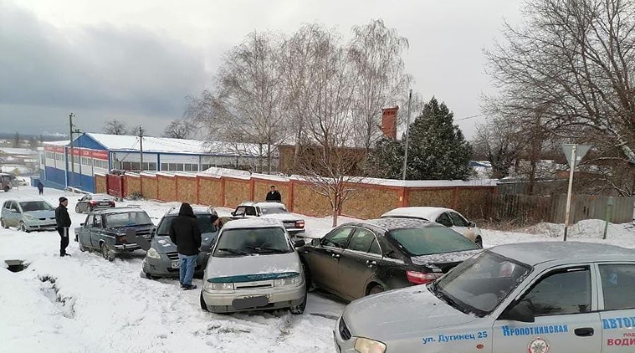 Массовое ДТП в Кропоткине © Фото из телеграм-канала KROPNEWS, t.me/kropnewsru