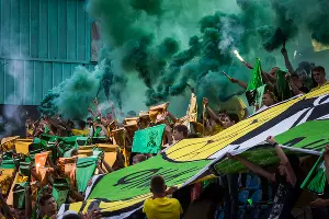 Болельщики на матче между &laquo;Кубанью&raquo; и &laquo;Абинском&raquo; &copy;&nbsp;Фото Елены Синеок, Юга.ру