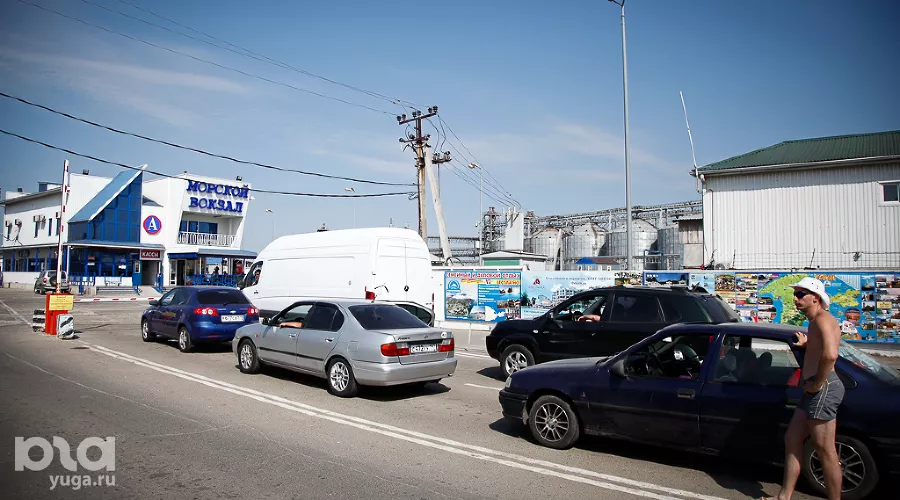 30-часовая пробка на переправе в Крым &copy;&nbsp;Влад Александров, ЮГА.ру