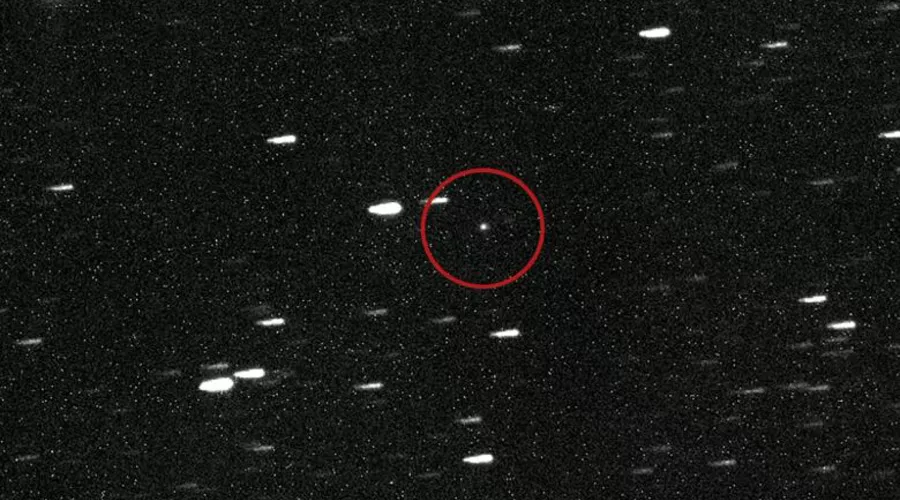 Первый снимок объекта A11pl3Z. На фото видно, что его угловая скорость сильно отличается от остальных небесных тел &copy;&nbsp;Скриншот сайта NASA, nasa.gov