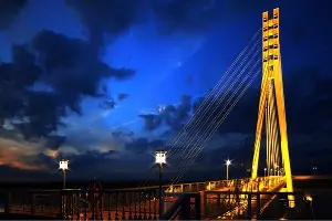 Мост влюбленных в Тюмени &copy;&nbsp;Фото с сайта toptyumen.ru