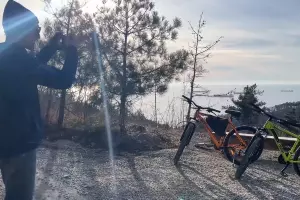 Участок маршрута «Вело Sea» &copy;&nbsp;Скриншот видео &laquo;Веломаршрут 17 км Геленджик — Кабардинка&raquo; на ютуб-канале wow_gelen