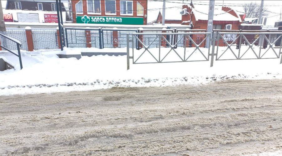 Жители Краснодара второй день подряд жалуются на нечищеные дороги