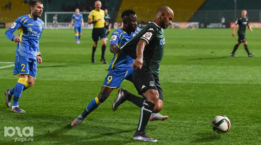 ФК "Краснодар" в домашнем матче переиграл "Ростов" со счетом 2:1 &copy;&nbsp;Елена Синеок, ЮГА.ру