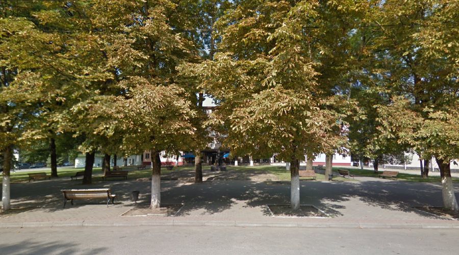 Сквер с памятником Темботу Карашеву © Скриншот Google Maps