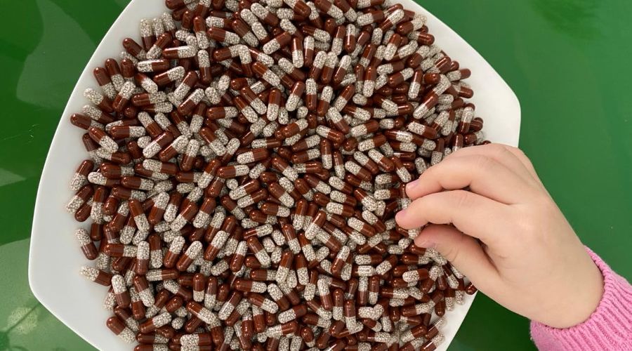 1 тыс. 260 капсул «Креона» — ежемесячная потребность 9-летней Вики Синебрюковой © Фото Екатерины Синебрюковой