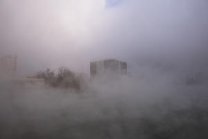 Туман в парке «Солнечный остров» © Фото Елены Синеок, Юга.ру