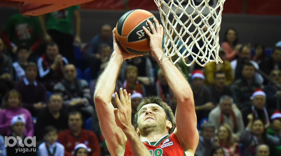 "Локомотив-Кубань" вырвал победу у "Анадолу Эфес" в матче Топ-16 Евролиги © Елена Синеок, ЮГА.ру