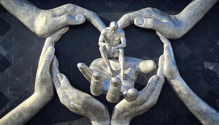 В парке «Краснодар» появился новый арт-объект «Объятия человечества»