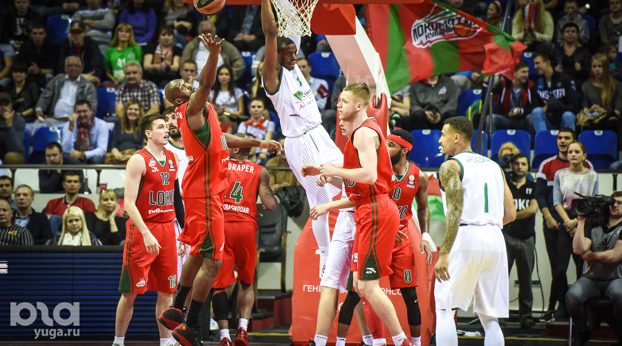 "Локомотив-Кубань" разгромил "Уникаху" в матче Топ-16 Евролиги в Краснодаре  © Елена Синеок, ЮГА.ру