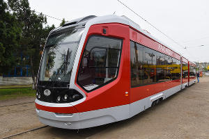 Новый трехсекционный трамвай "Витязь"  © Елена Синеок, ЮГА.ру