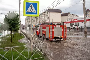 Последствия ливня на улице Московской &copy;&nbsp;Фото Дмитрия Пославского, Юга.ру
