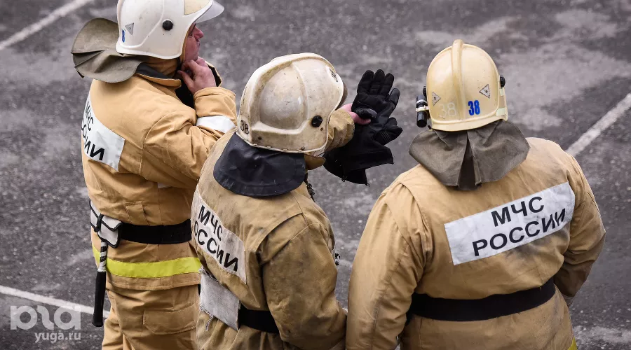 Пожарные &copy;&nbsp;Фото Елены Синеок, Юга.ру