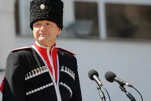 Александр Ткачев в форме казачьего полковника &copy;&nbsp;Елена Синеок. ЮГА.ру