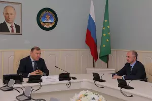 Мурат Кумпилов и Заурбек Шу &copy;&nbsp;Фото пресс-службы главы Республики Адыгея