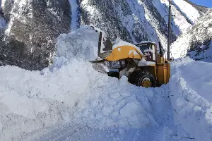 Дорожники расчищают Транскам от снега &copy;&nbsp;Фото пресс-службы ФКУ Упрдор &laquo;Кавказ&raquo;