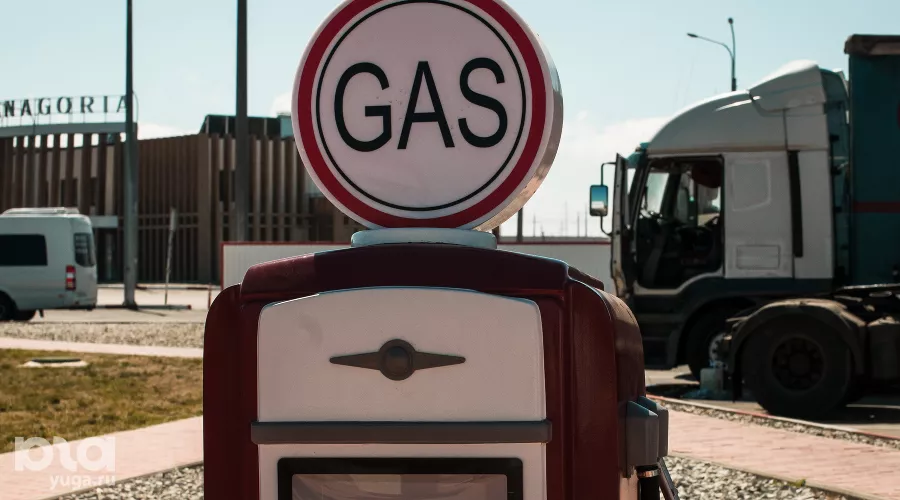 Автомобильная заправка &copy;&nbsp;Фото Елены Синеок, Юга.ру