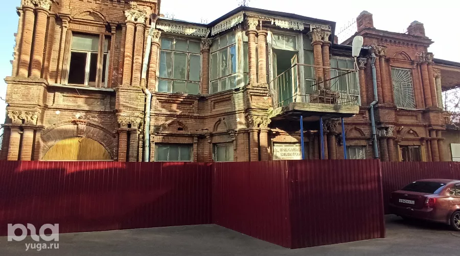 Прогулочная зона у дома Лихацкого &copy;&nbsp;Фото Ольги Тимохиной, Юга.ру