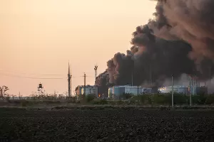 Пожар на нефтебазе в Пролетарске &copy;&nbsp;Фото Александра Гончаренко, Юга.ру