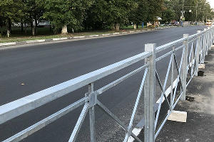 Заборы в Брянске © Фото с сайта gazeta-suzemka.ru