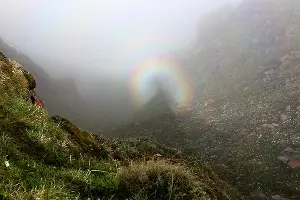Брокенский призрак в окружении глории &copy;&nbsp;Фото Uwelino, commons.wikipedia.ru