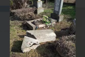 Разрушенный памятник  &copy;&nbsp;Скриншот телеграм-канала https://t.me/severskiyrayon/3034