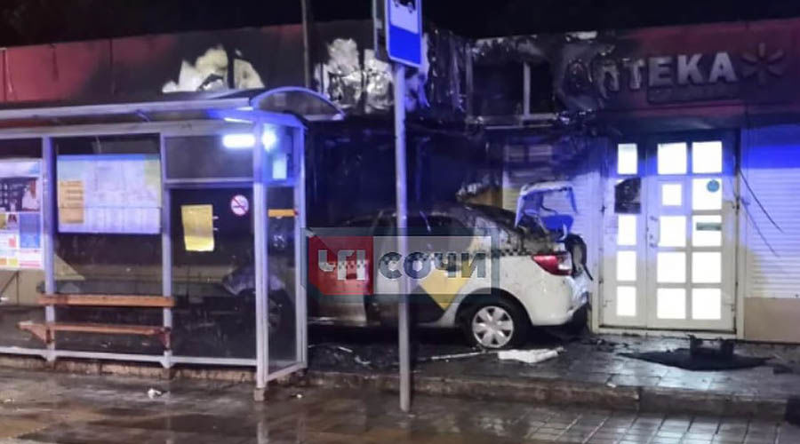 Место ДТП &copy;&nbsp;Фото из инстаграма &laquo;ЧП Сочи&raquo;, instagram.com/chp_sochi