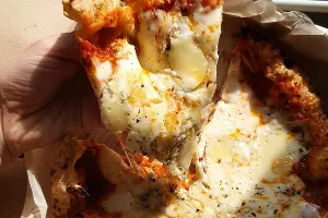 Пицца в &laquo;Робертино&raquo; &copy;&nbsp;Фото Марины Солошко, Юга.ру