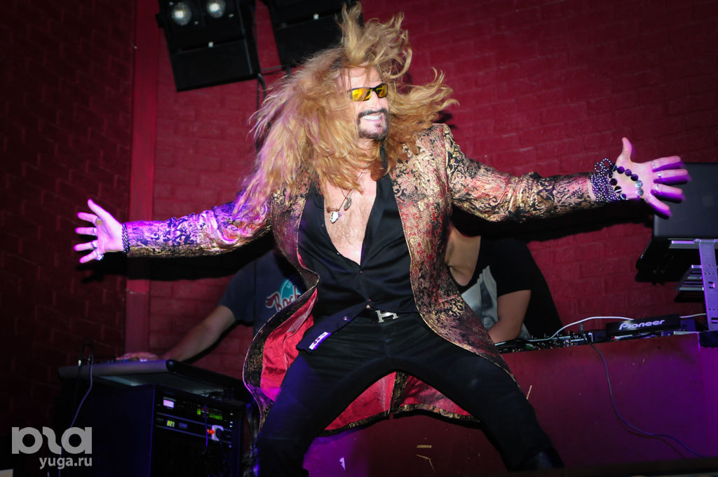 джигурда танцует