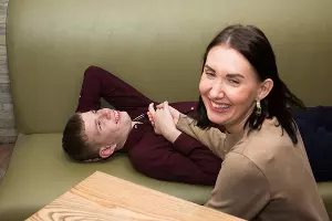 Никита и волонтер Алена &copy;&nbsp;Фото Елены Синеок, Юга.ру