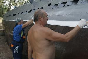 Краснодарские моряки приводят в порядок ПЛ М-261 © Фото предоставлено Александром Кавуном