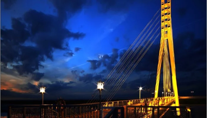 Мост влюбленных в Тюмени &copy;&nbsp;Фото с сайта toptyumen.ru