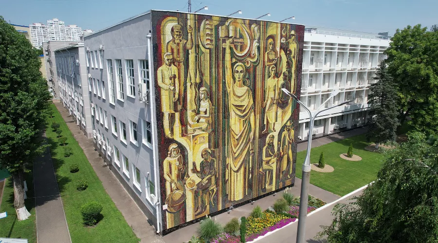 Здание КубГУ, улица Ставропольская, 149 &copy;&nbsp;Фото Валерия Годадзе