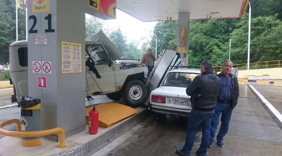 ДТП в Сочи &copy;&nbsp;Фото из сообщества &laquo;ДТП и ЧП | Сочи&raquo; &laquo;ВКонтакте&raquo;, vk.com/info_sochi