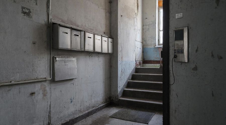 подъезд &copy;&nbsp;Изображение сгенерировано нейросетью Gigachat