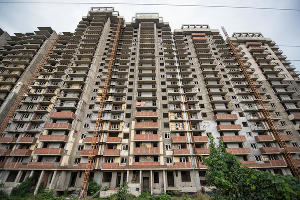 Долгострой на улице Селезнёва &copy;&nbsp;Фото Елены Синеок, Юга.ру