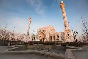Мечеть «Гордость мусульман» в городе Шали &copy;&nbsp;Фото Елены Синеок, Юга.ру