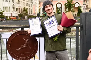 Вик Уайлд на открытии медали на Алеее славы курорта «Роза Хутор» &copy;&nbsp;Фото пресс-службы курорта &laquo;Роза Хутор&raquo;