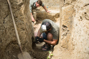Раскопки в Фанагории. Уцелевшая гробница позднеантичной эпохи © Фото Елены Синеок, Юга.ру