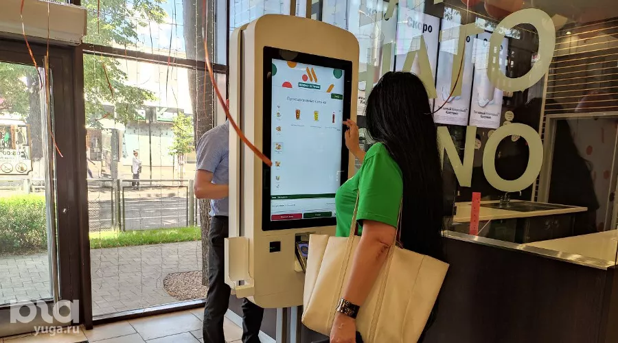 Открытие заведения сети «Вкусно — и точка» в Краснодаре &copy;&nbsp;Фото Иолины Грибковой, Юга.ру