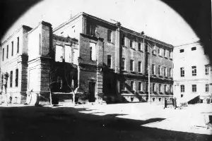 Здание мединститута, разрушенное в годы ВОВ &copy;&nbsp;Фото предоставлено пресс-службой КубГМУ