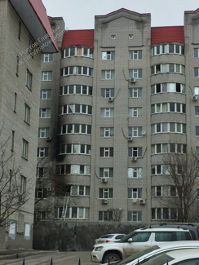  В Ростове 50 жильцов многоэтажки эвакуировали из-за пожара 