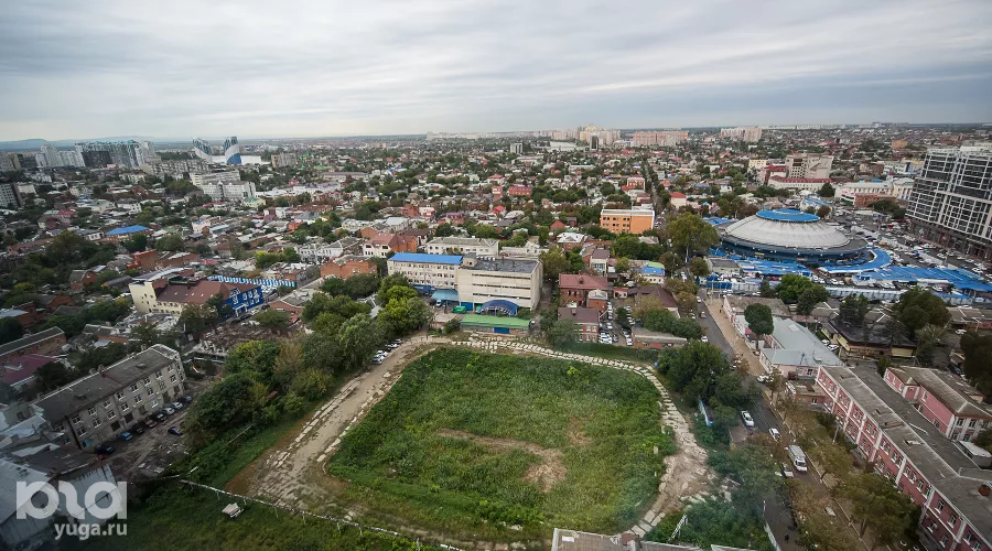 Участок на улице Красной, 101 напротив отеля Marriott &copy;&nbsp;Фото Елены Синеок, Юга.ру