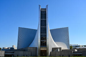 Собор Пресвятой Девы Марии в Токио. Архитектор — Кэндзо Тангэ © фото m-louis, сайт flickr.com