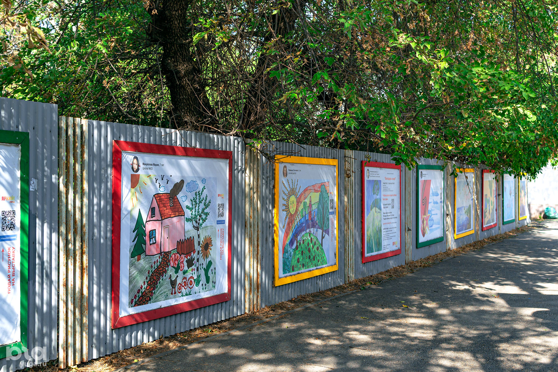 Выставка детских рисунков на Сормовской, 33 © Фото Юли Шафаростовой, Юга.ру