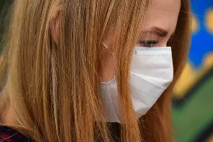 Медицинская маска &copy;&nbsp;Фото Елены Синеок, Юга.ру